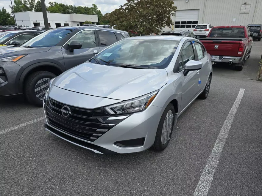 2025 Nissan Versa SV photo 1