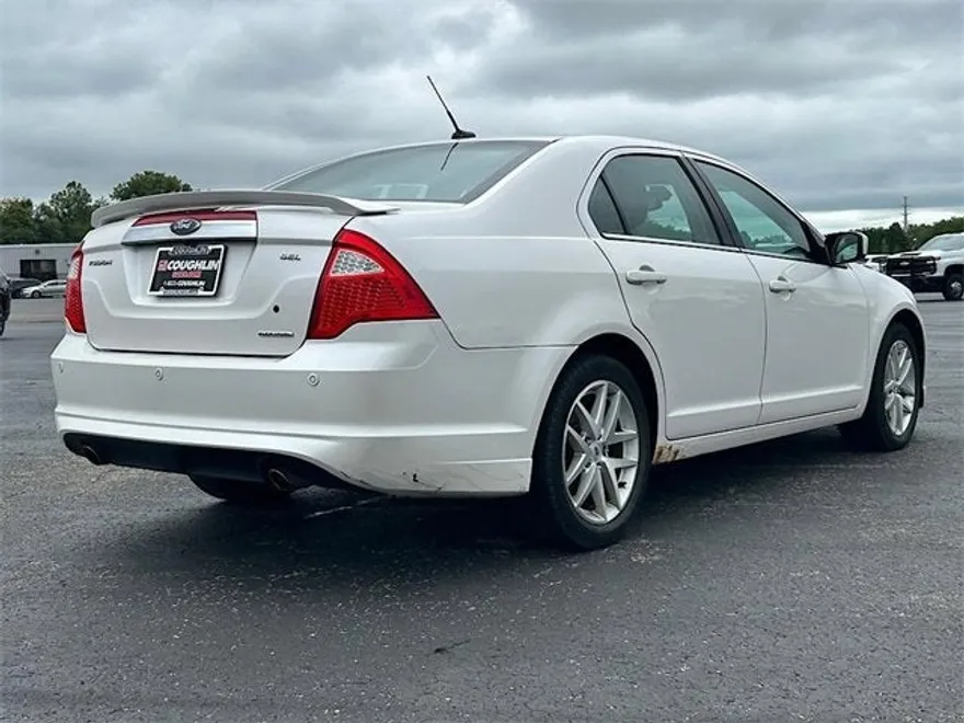 2011 Ford Fusion SEL photo 1