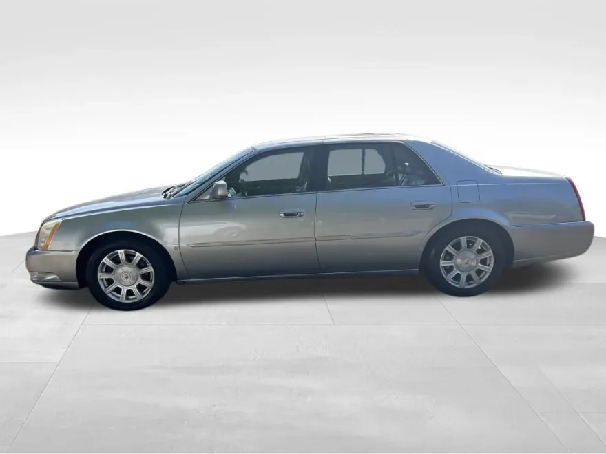 2008 Cadillac DTS Base photo 1