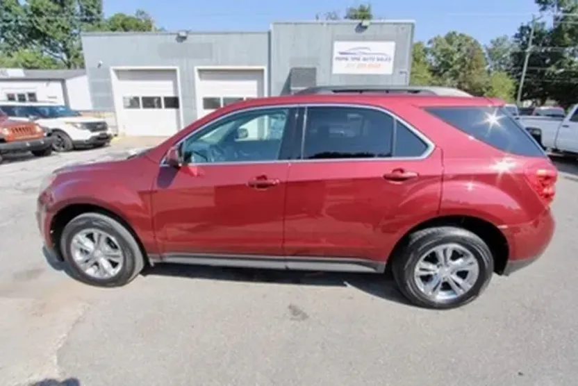 2011 Chevrolet Equinox LT photo 1