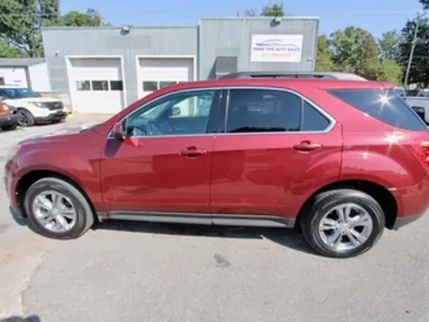 2011 Chevrolet Equinox LT photo 1
