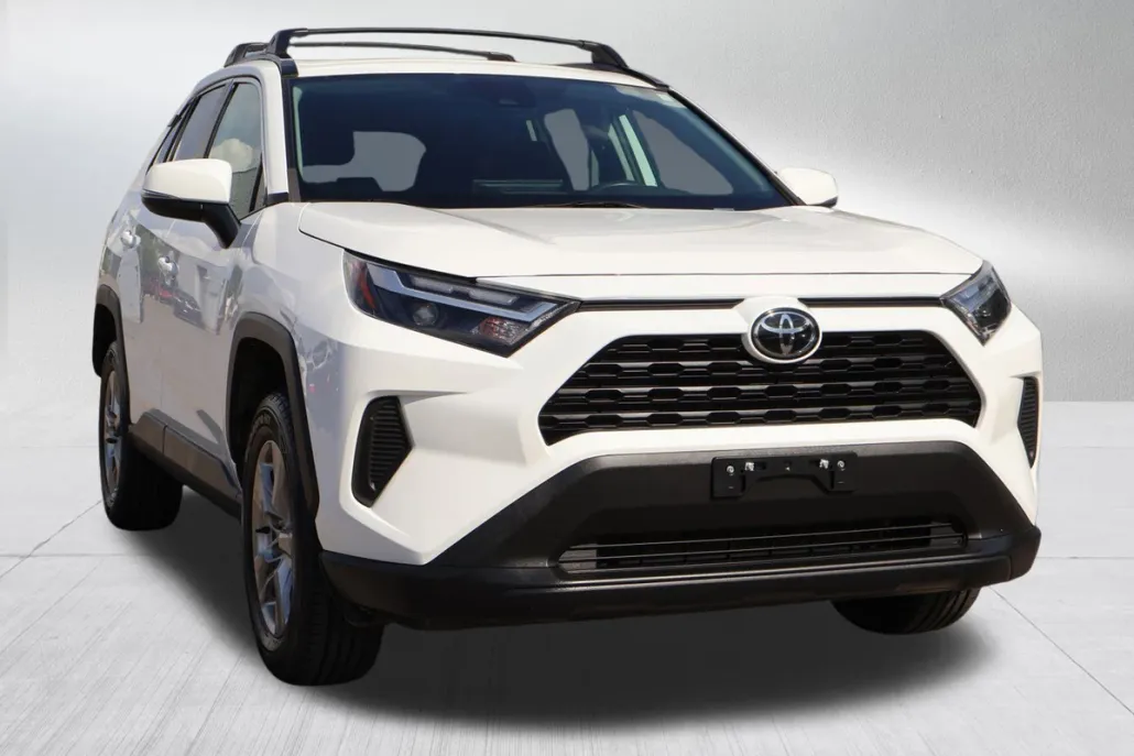 2023 Toyota RAV4 XLE photo 1
