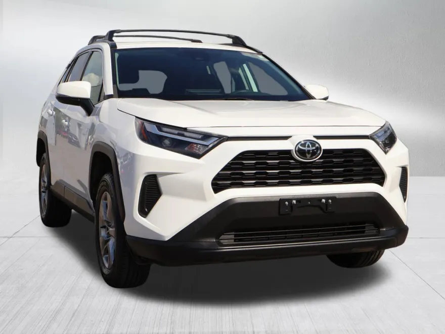 2023 Toyota RAV4 XLE photo 1