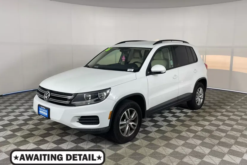 2016 Volkswagen Tiguan S photo 1