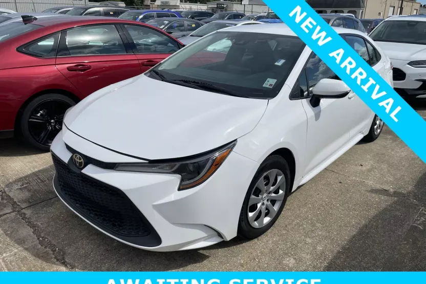 2022 Toyota Corolla LE photo 1