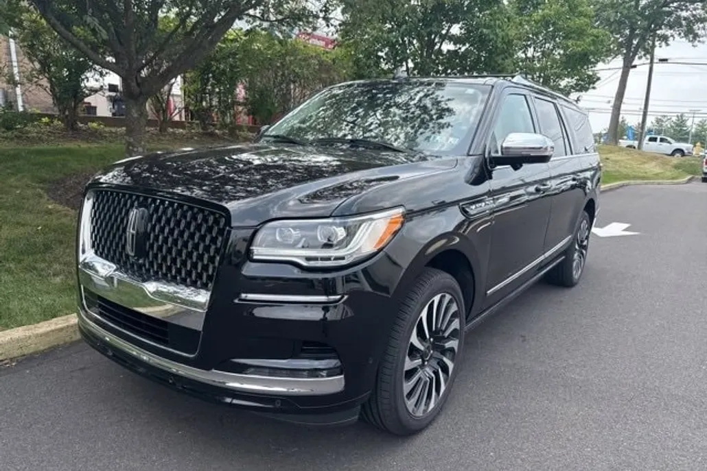 2022 Lincoln Navigator Black Label photo 1