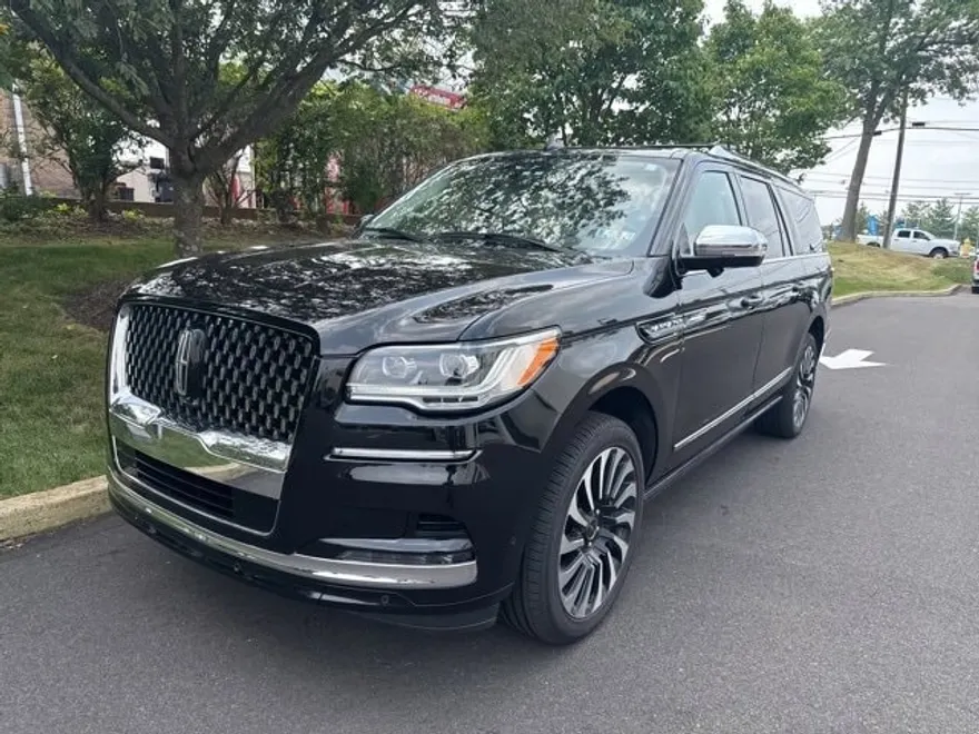 2022 Lincoln Navigator Black Label photo 1