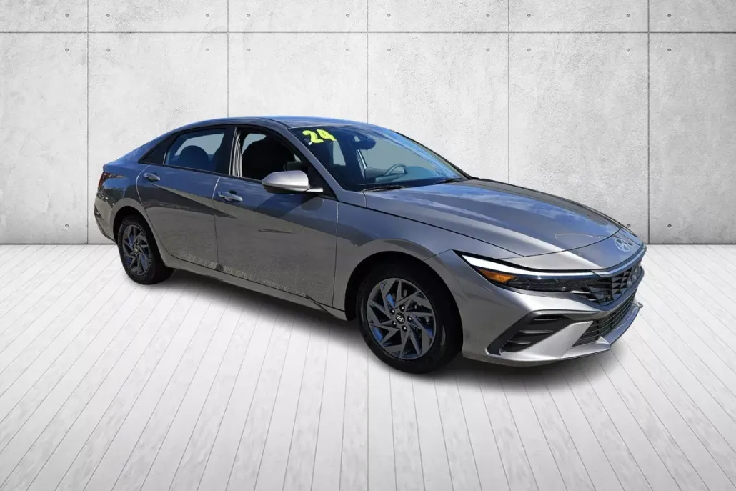 2024 Hyundai Elantra SEL photo 1