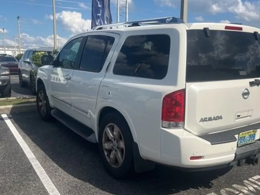 2014 Nissan Armada Platinum photo 1