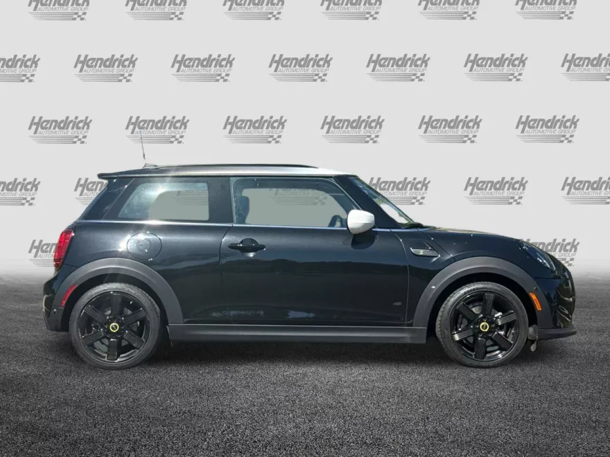 2024 Mini Cooper 2 Door Hardtop SE photo 1