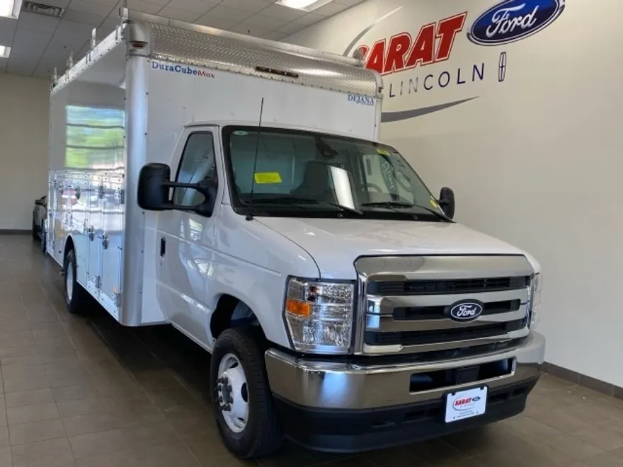 2026 Ford E-450 Cutaway DRW photo 1