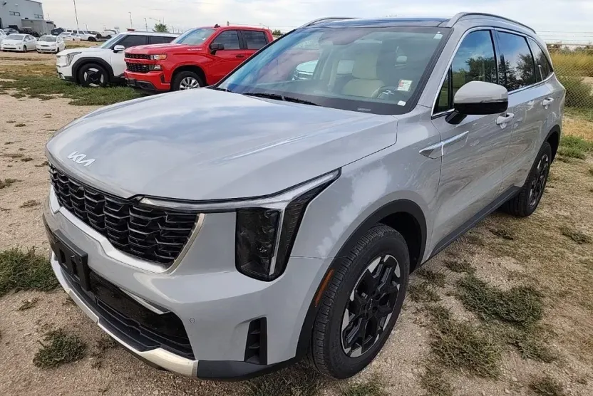 2024 Kia Sorento S photo 1