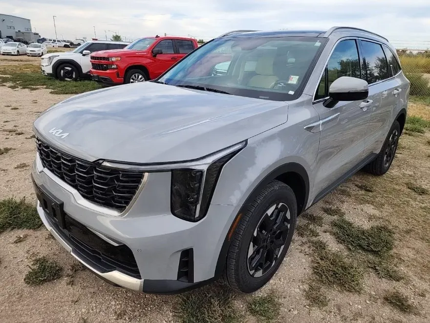 2024 Kia Sorento S photo 1