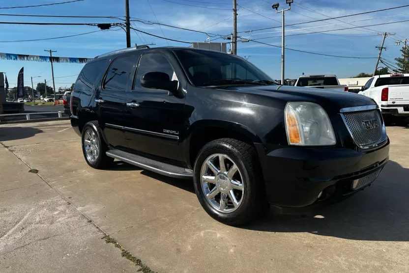 2010 Gmc Yukon 1500 Denali photo 1