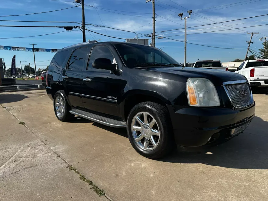 2010 Gmc Yukon 1500 Denali photo 1
