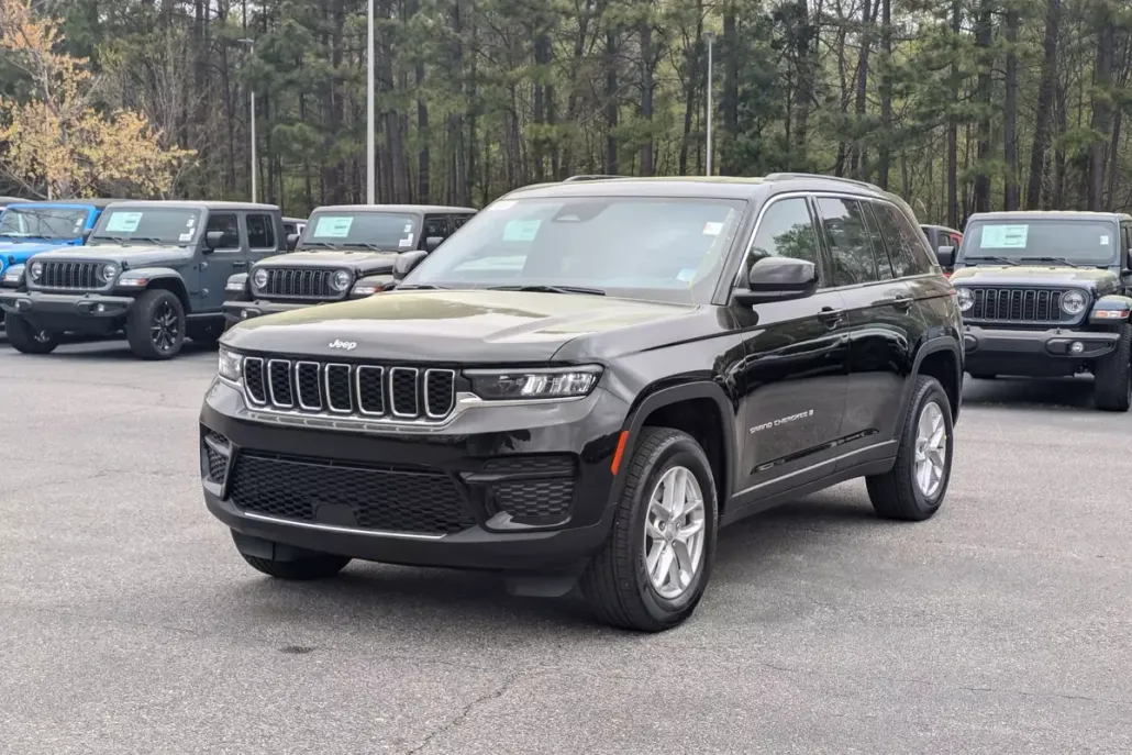 2025 Jeep Grand Cherokee Laredo X photo 1