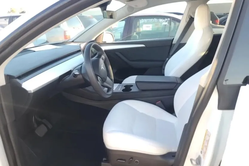 2023 Tesla Model Y Long Range photo 1
