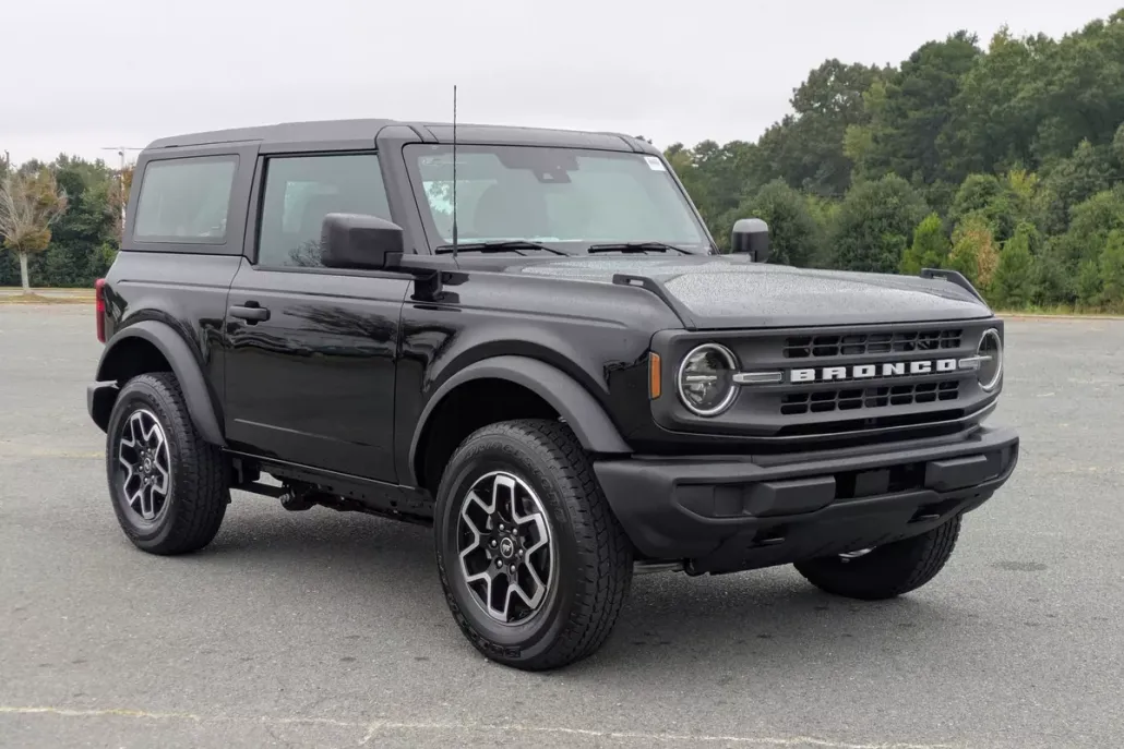 2025 Ford Bronco Base photo 1