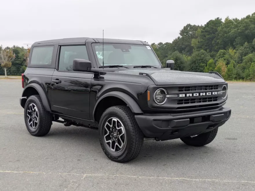2025 Ford Bronco Base photo 1