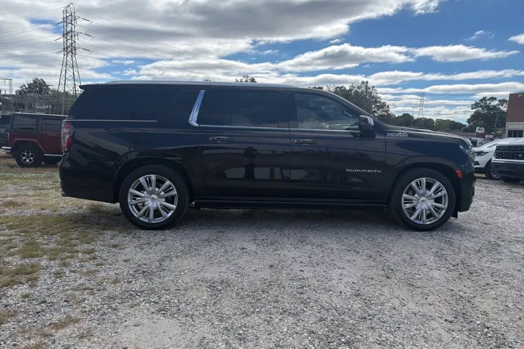 2024 Chevrolet Suburban High Country photo 1