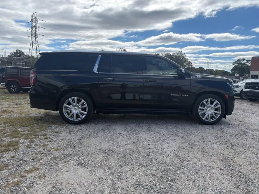 2024 Chevrolet Suburban High Country photo 1