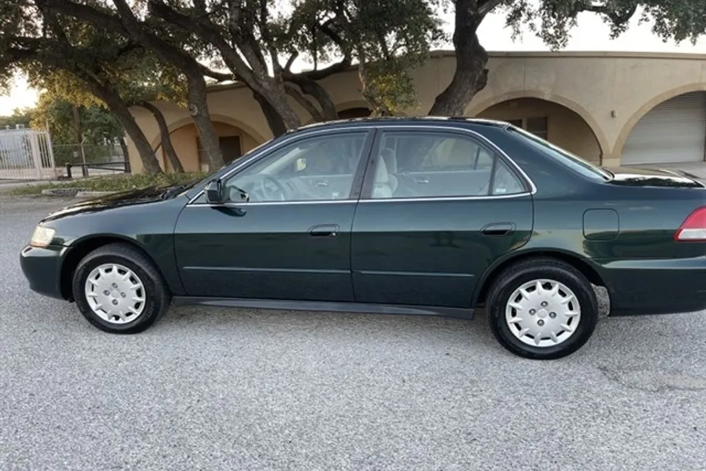 2001 Honda Accord LX photo 1