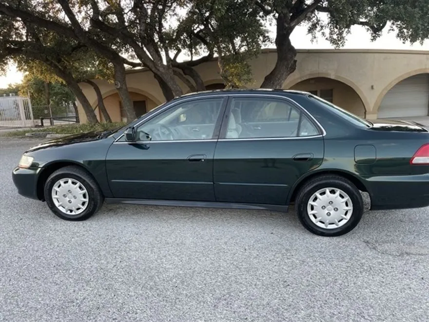 2001 Honda Accord LX photo 1