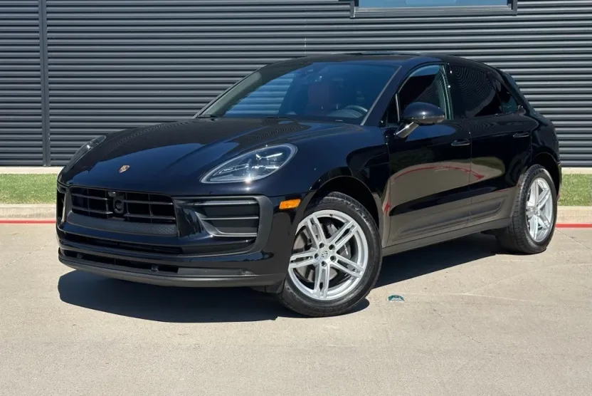 2025 Porsche Macan T photo 1