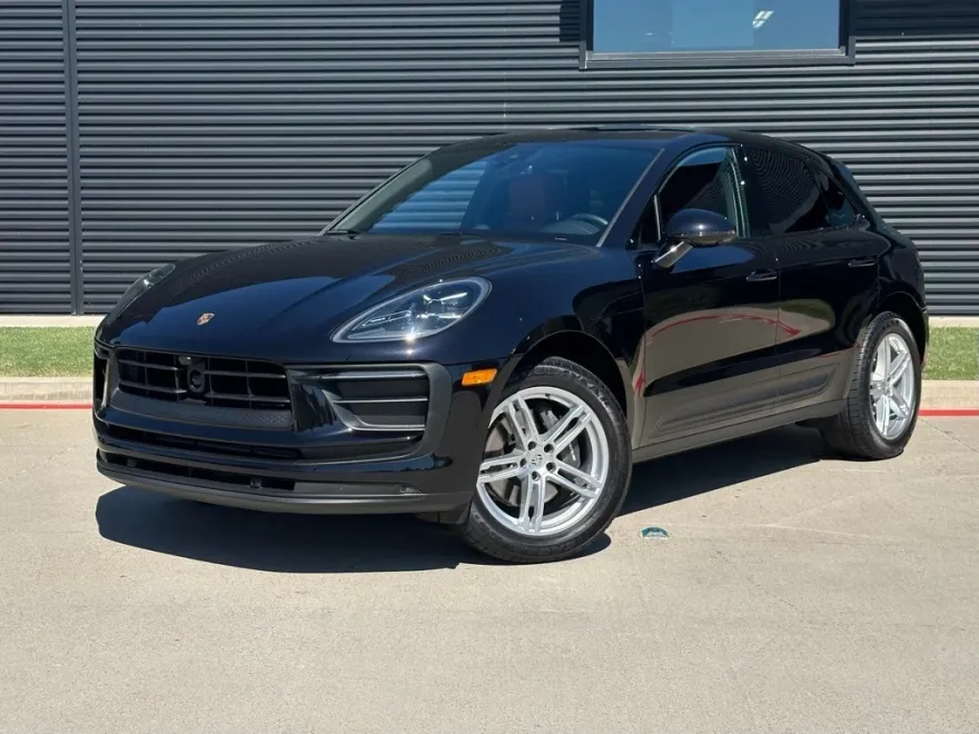 2025 Porsche Macan T photo 1