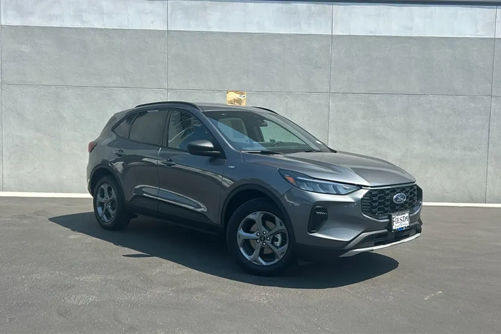 2025 Ford Escape ST-Line photo 1