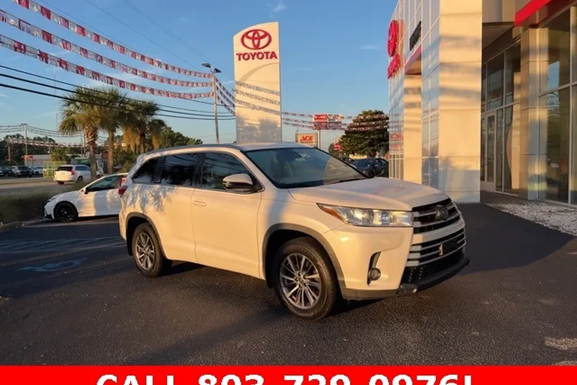 2017 Toyota Highlander XLE photo 1