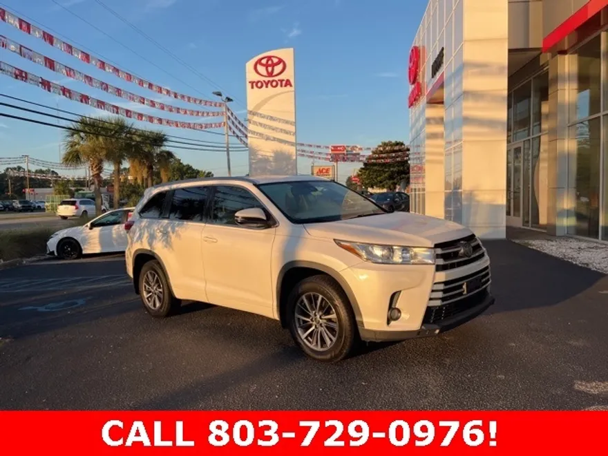 2017 Toyota Highlander XLE photo 1