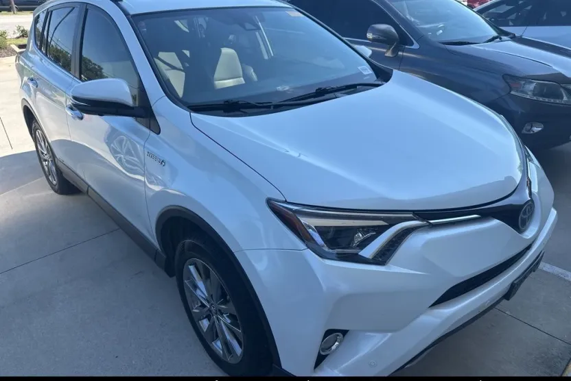 2017 Toyota RAV4 Hybrid Limited photo 1