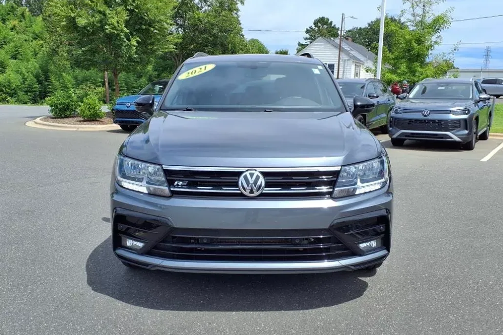 2021 Volkswagen Tiguan SE R-Line Black photo 1