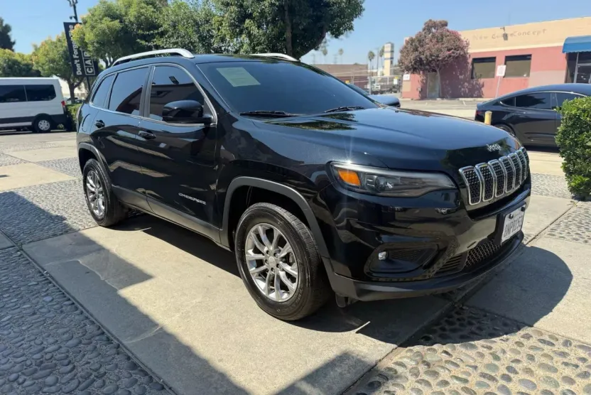 2019 Jeep Cherokee Latitude photo 1
