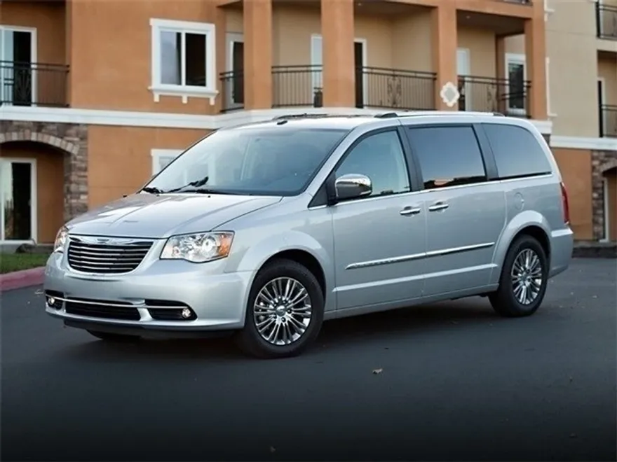 2015 Chrysler Town & Country photo 1