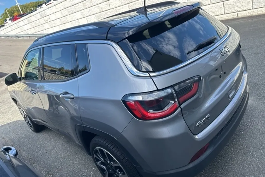 2018 Jeep Compass Limited photo 1
