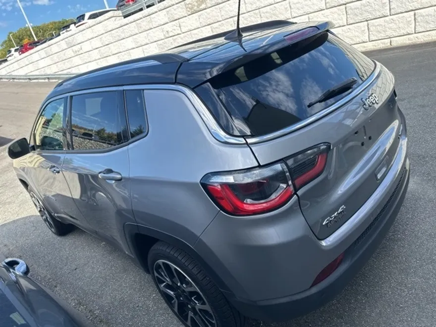2018 Jeep Compass Limited photo 1