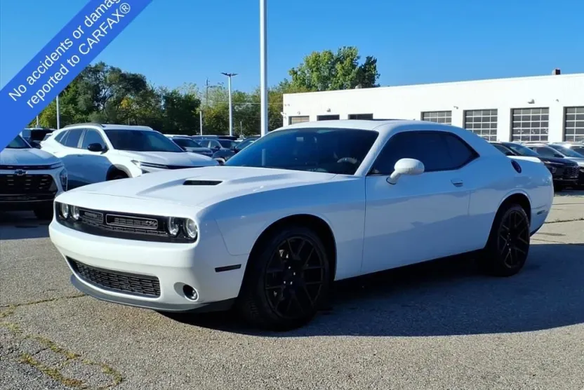 2016 Dodge Challenger R/T Plus photo 1
