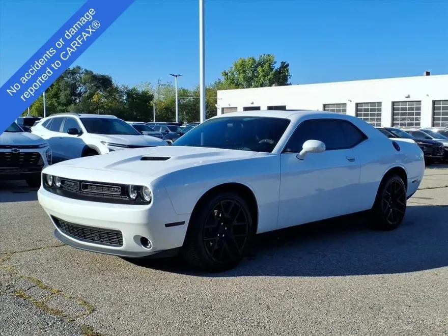 2016 Dodge Challenger R/T Plus photo 1