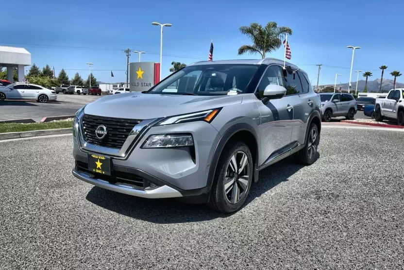 2022 Nissan Rogue Platinum photo 1