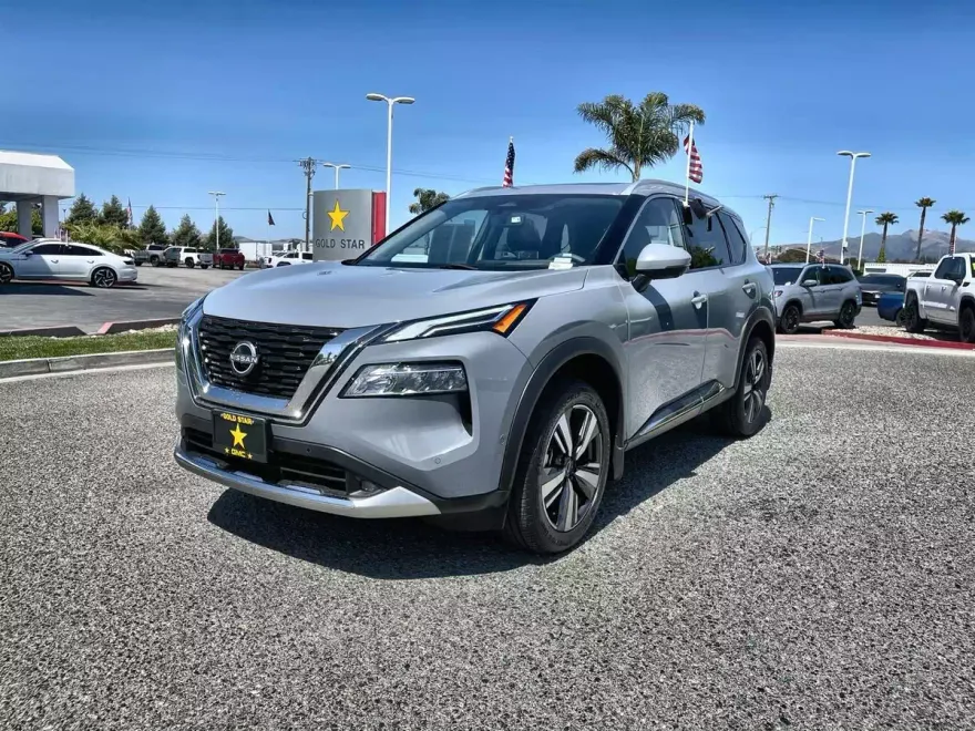 2022 Nissan Rogue Platinum photo 1