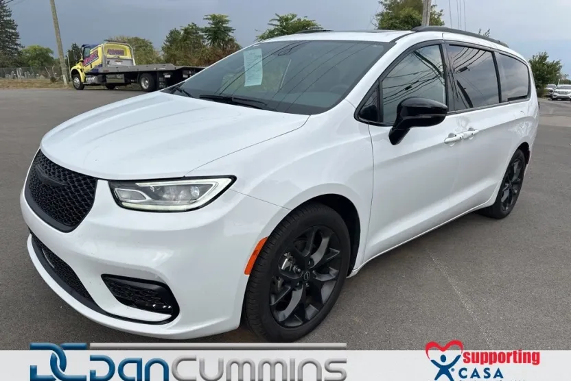 2025 Chrysler Pacifica Limited photo 1