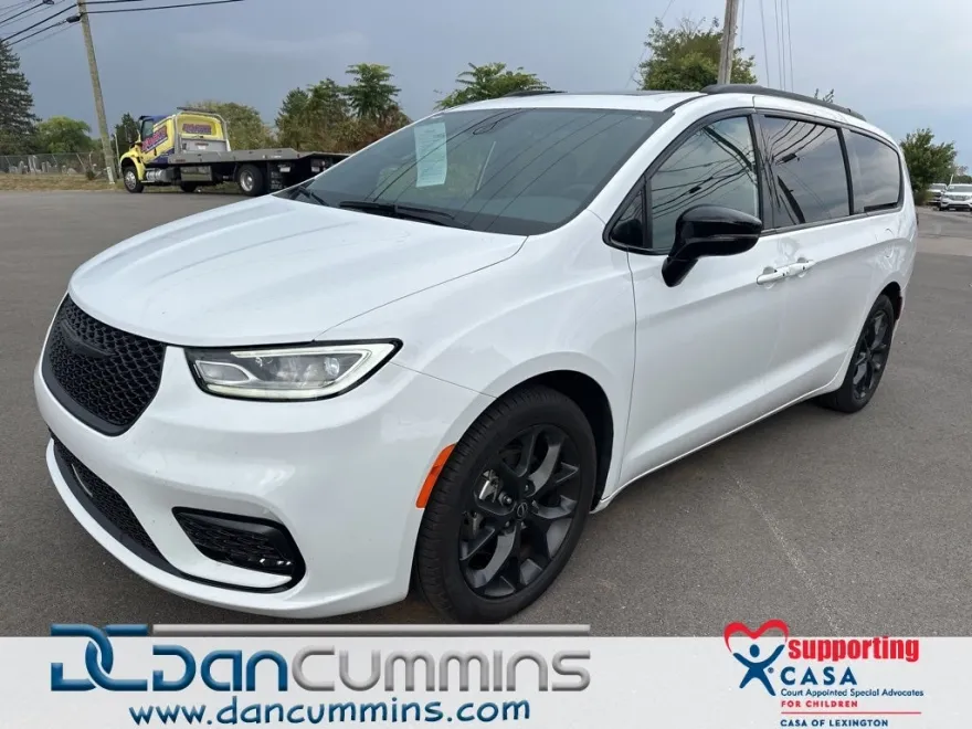 2025 Chrysler Pacifica Limited photo 1
