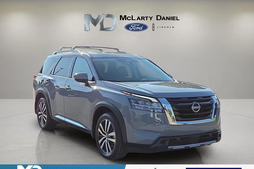 2024 Nissan Pathfinder Platinum photo 1