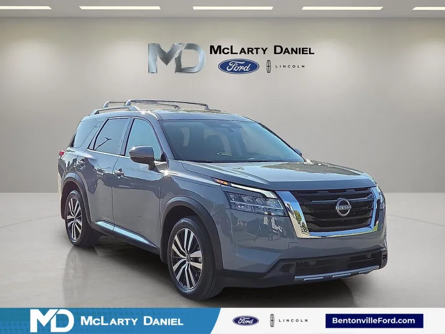 2024 Nissan Pathfinder Platinum photo 1