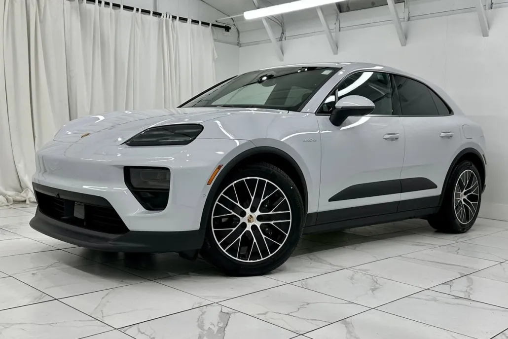 2025 Porsche Macan Electric photo 1