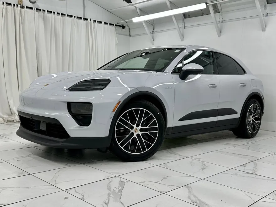 2025 Porsche Macan Electric photo 1