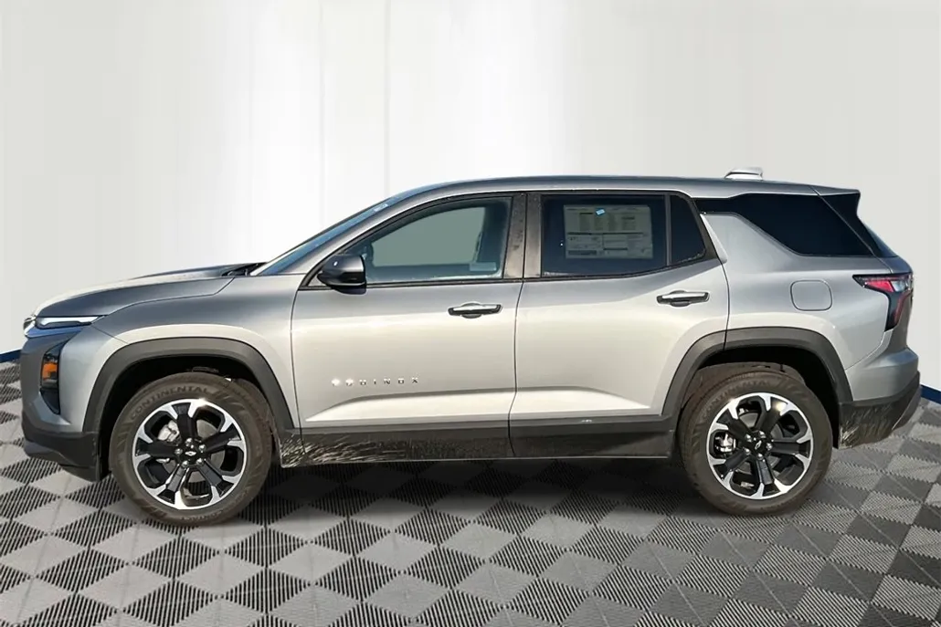 2026 Chevrolet Equinox LT photo 1