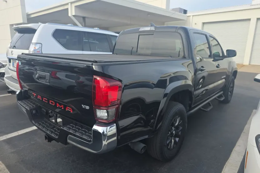 2020 Toyota Tacoma SR5 photo 1
